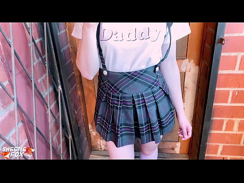 ❤️ Schoolgirl Sucks a dick gu domhainn agus fucks an àite clasaichean. ❤️  Pornografach  leinn  ️❤