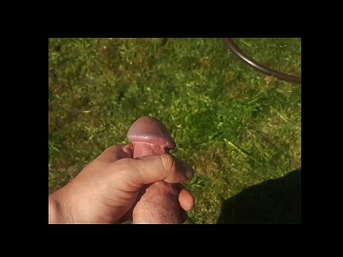 ❤️ Bidh hottie a 'faighinn a pussy pinc fucked agus cums le squirt ann an gàrradh samhraidh ❤️ Pornografach leinn ️❤