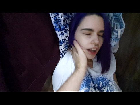❤️ Lorg mi mo sis anns a’ chlòsaid agus chuidich i cum ❤️ Pornografach leinn ️❤